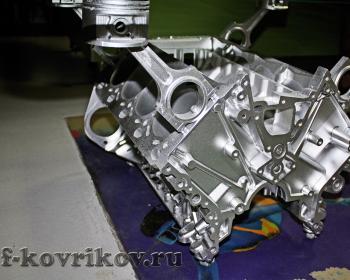 Столик из блока двигателя V8 от BMW E38