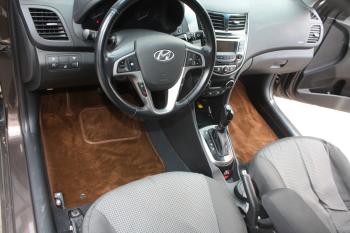 Коврики в салоне Hyundai Solaris