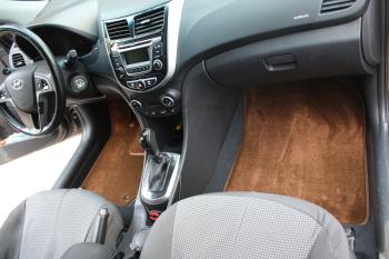 Коврики в салоне Hyundai Solaris