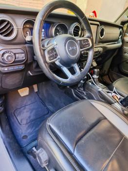 Коврики в салоне Jeep Wrangler