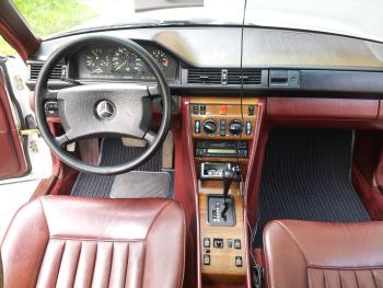 Коврики в салоне Mercedes w124
