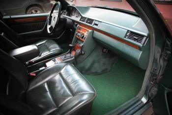 Коврики в салоне Mercedes w124