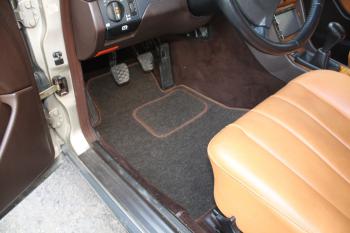 Коврики в салоне Mercedes w124