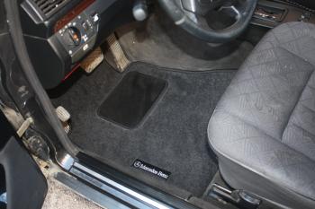 Коврики в салоне Mercedes w124