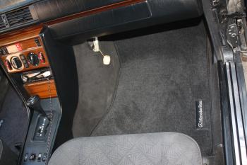 Коврики в салоне Mercedes w124