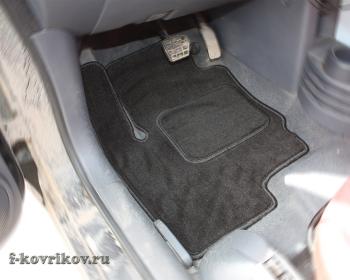 Коврики в салоне Mitsubishi Colt