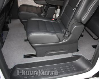 Коврики в салоне Peugeot Traveller