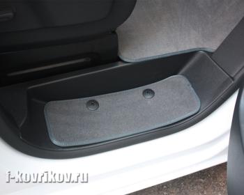 Коврики в салоне Peugeot Traveller