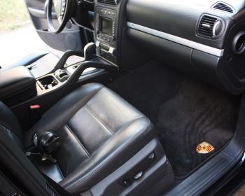 Коврики в салоне Porsche Cayenne 1