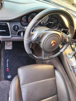 Коврики в салоне Porsche Panamera Executive