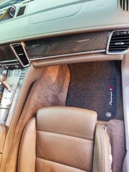 Коврики в салоне Porsche Panamera Executive