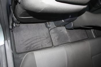 Коврики в салоне Toyota Avensis 04-08