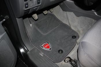 Коврики в салоне Toyota Hilux