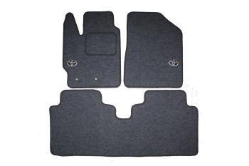Коврики в салоне Toyota Yaris