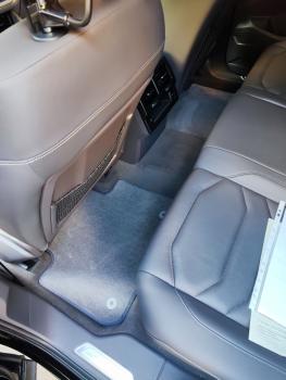 Коврики в салоне Volkswagen Touareg 3